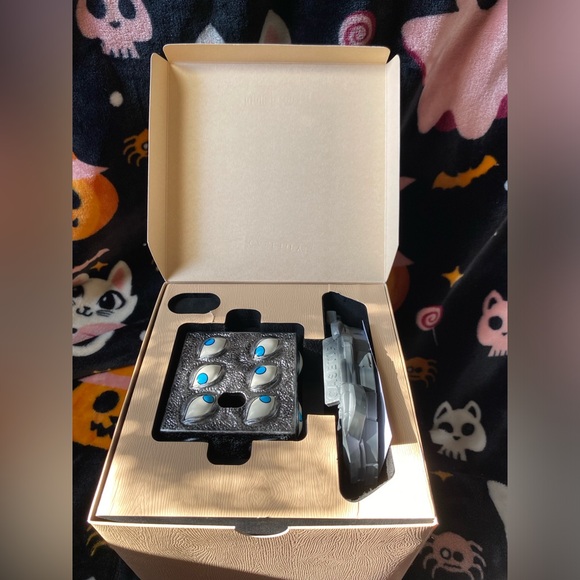 (OFFICIAL) Jujutsu Kaisen x Casetify Prison Realm Airpod Collectible Case - Picture 4 of 7